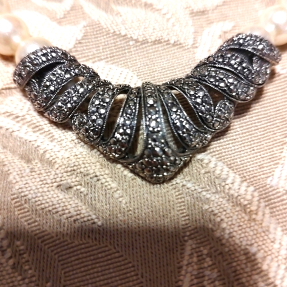 🐦⬛ Exquisite Art Deco Inspired Vivid White Pearl & Silver Statement Necklace - Picture 7 of 13
